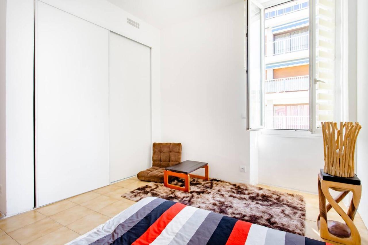 Room Rental In Apartment In Marseille Luaran gambar