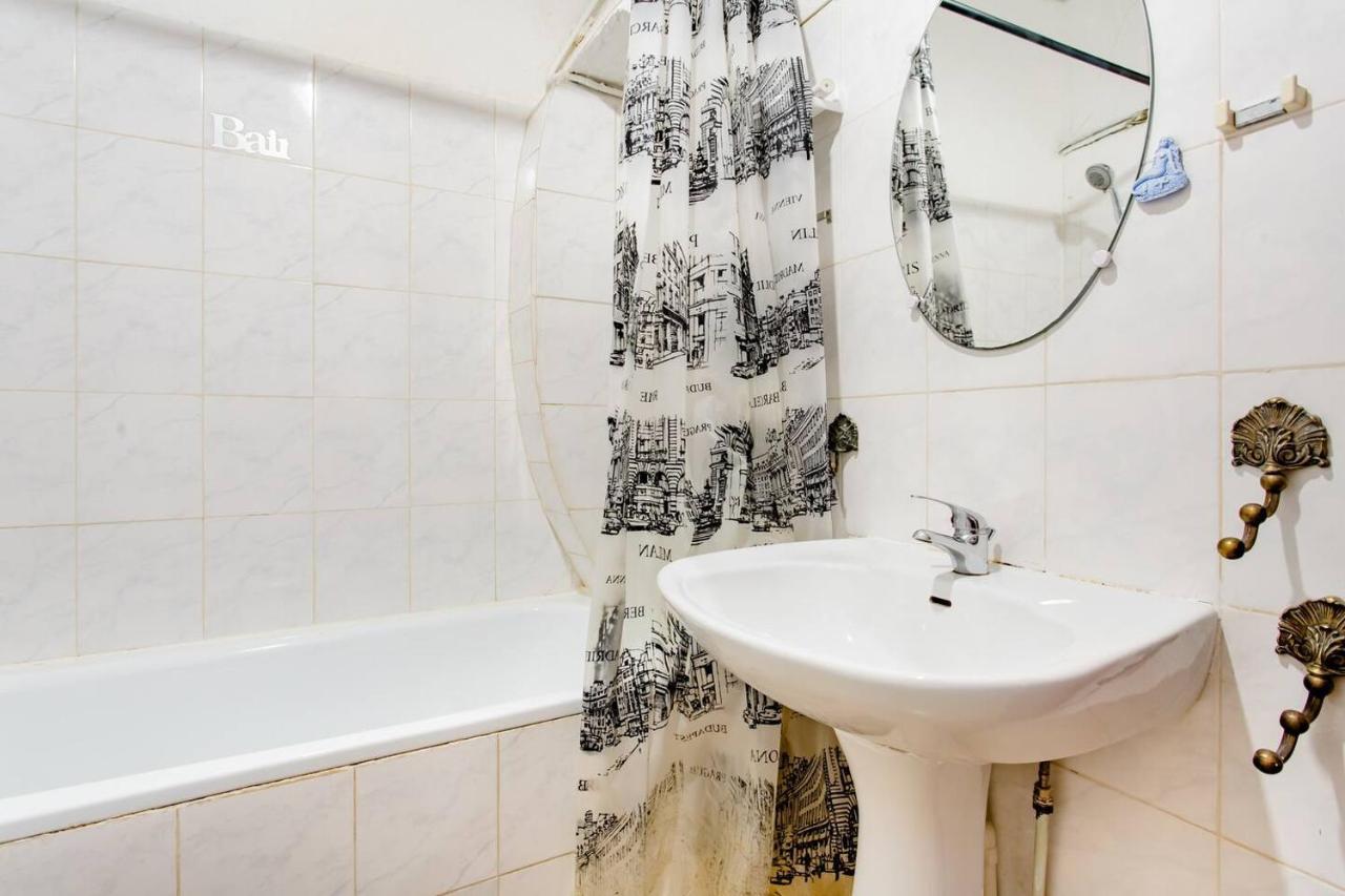 Room Rental In Apartment In Marseille Luaran gambar