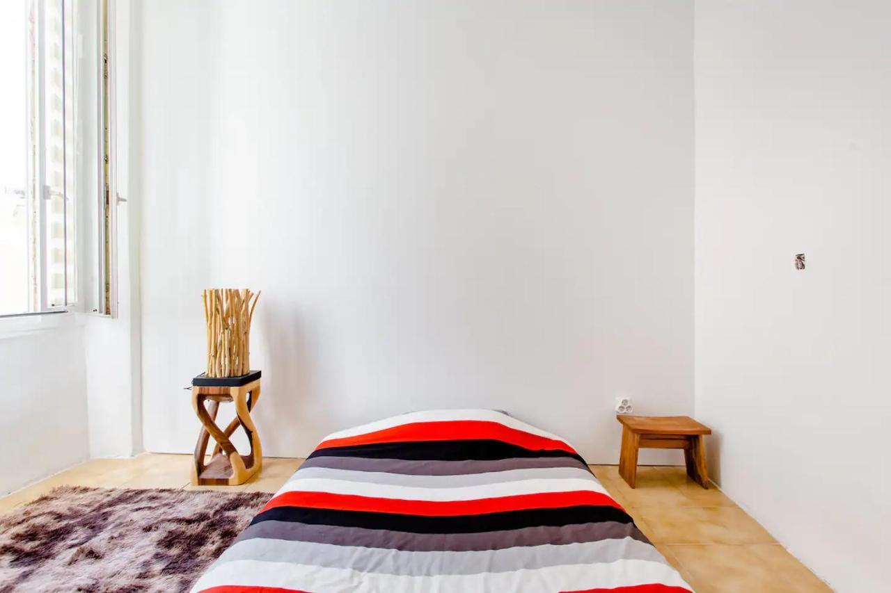 Room Rental In Apartment In Marseille Luaran gambar